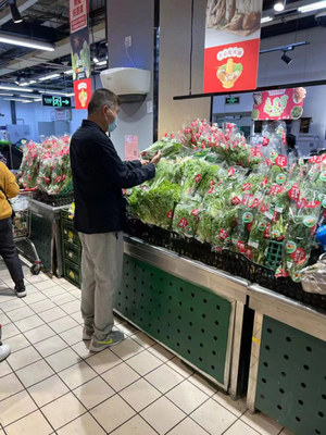 托稳'菜篮子'！北京丰台两大市场'开足马力'，50辆直通车全天待命保障新鲜蔬菜零售